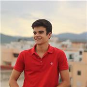 Estudiante de doble grado de ADE y Turismo con título en inglés avanzado de Cambridge.